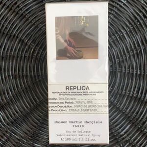 REPLICA - Tea Escape